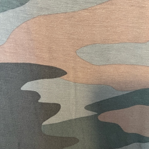 Maurice’s 24/7 Tee - Picture 2 of 3